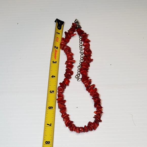 Vintage Red Puka Shell Chip Beaded Necklace Barrel Closure 16" Retro - Picture 4 of 4